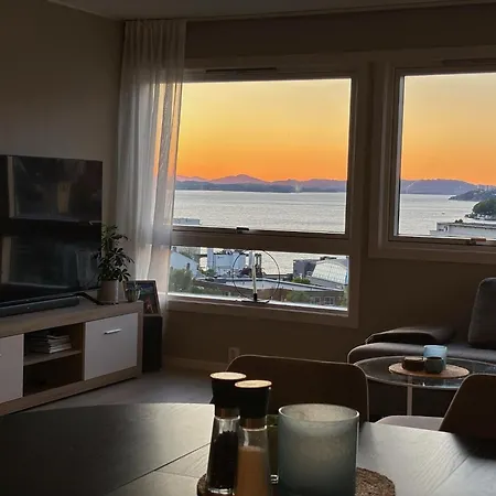 Modern With Sea View Leilighet